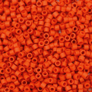 Perline Miyuki Delica 11/0 Opaque semi frosted dyed cinnabar red DB-795