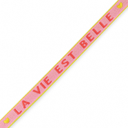 Nastro con testo "la vie est belle" rosa chiaro-amarena rosso