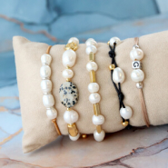Set di ispirazione Bracciali eleganti e di tendenza con perle d’acqua dolce