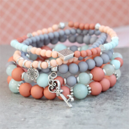 Set di ispirazione Fantastici da realizzare: bracciali con perline in acrilico