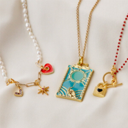 Set di ispirazione Idee creative per gioielli con ciondoli e chiusure colorate in ottone
