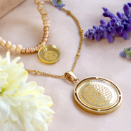 Set di ispirazione Crea set di gioielli eleganti con questa bellissima collezione Fiore di nascita