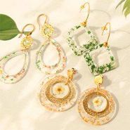 Set di ispirazione Idee per orecchini con pendenti in resina con fiori secchi