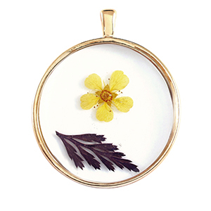 Ciondoli con fiore secchi oro-giallo marrone