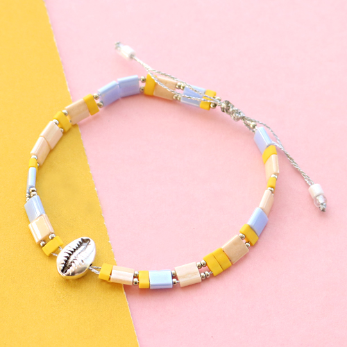 Crea questi orecchini e braccialetti con perline Miyuki