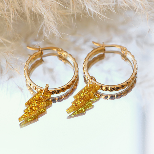 Ecco come creare orecchini e bracciali con ciondoli Plexx: