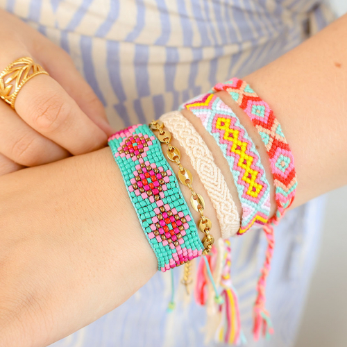 Ecco come presentare braccialetti e cavigliere alla moda