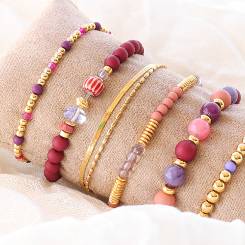 Idee creative per braccialetti con perline in acrilico