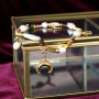 Crea orecchini e bracciali nei colori invernali con perline di vetro rocailles