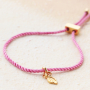 Crea facilmente braccialetti con ciondoli con cordoncino alla moda