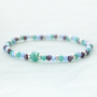 Ecco come creare braccialetti e orecchini super trendy con le perline sfaccettate: