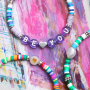 Ecco come puoi creare bracciali e collane con le perline Katsuki, perle d&rsquo;acqua dolce e perline alfabeto:  