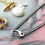 Ecco come abbinare l&rsquo;oro all&rsquo;argento in gioielli in acciaio inossidabile davvero trendy:
