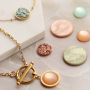 Sprigiona la tua creativit&agrave;! Guarda qui come realizzare meravigliosi bracciali, orecchini e collane con i cabochon Polaris Elements  