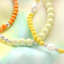 Realizza braccialetti colorati con perline in acrilico! 