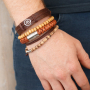 Creare grintosi braccialetti da uomo con una variet&agrave; di perline 