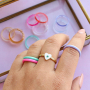 Combina diversi anelli per un look elegante