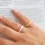 Combina diversi anelli per un look elegante
