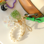 Progetta accessori d'impatto con ciondoli statement