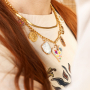 Crea una collana funky con ciondoli in metallo con smalto