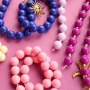 Crea una collezione di gioielli trendy con perline acriliche rotonde