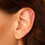 Momento di ispirazione con piercing in acciaio inossidabile