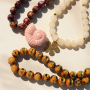 Mix & match: crea collane autunnali con perline in acrilico