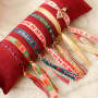 Crea braccialetti e regali festivi con il nastro BY31&reg; e campanellini