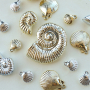 Momento di ispirazione con perline in acrilico e ciondoli sealife