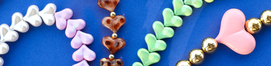 Nuova collezione di perline in acrilico a forma di cuore